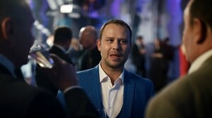 Тёмная лошадка (2019)